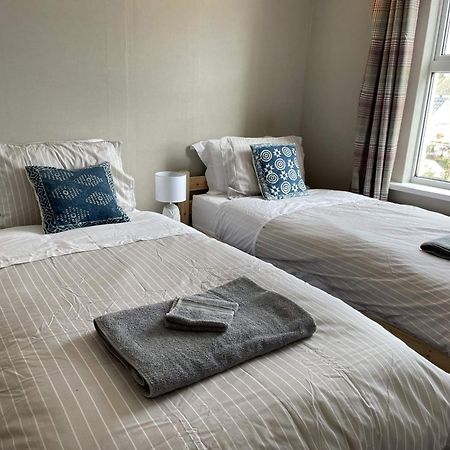 Spacious 4-Bed Beach Retreat For Families Steps From The Shore In Pevensey Bay Экстерьер фото