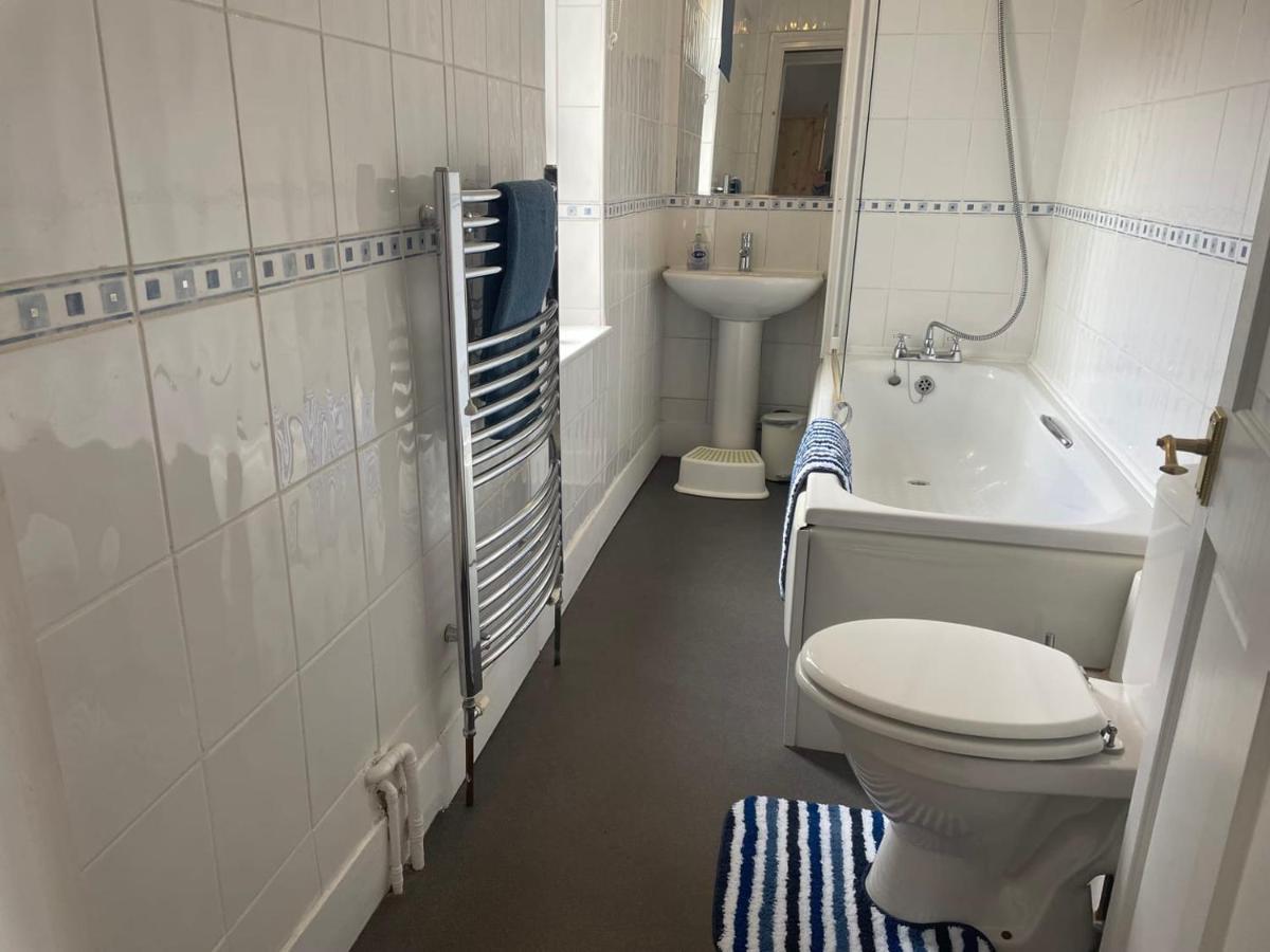 Spacious 4-Bed Beach Retreat For Families Steps From The Shore In Pevensey Bay Экстерьер фото